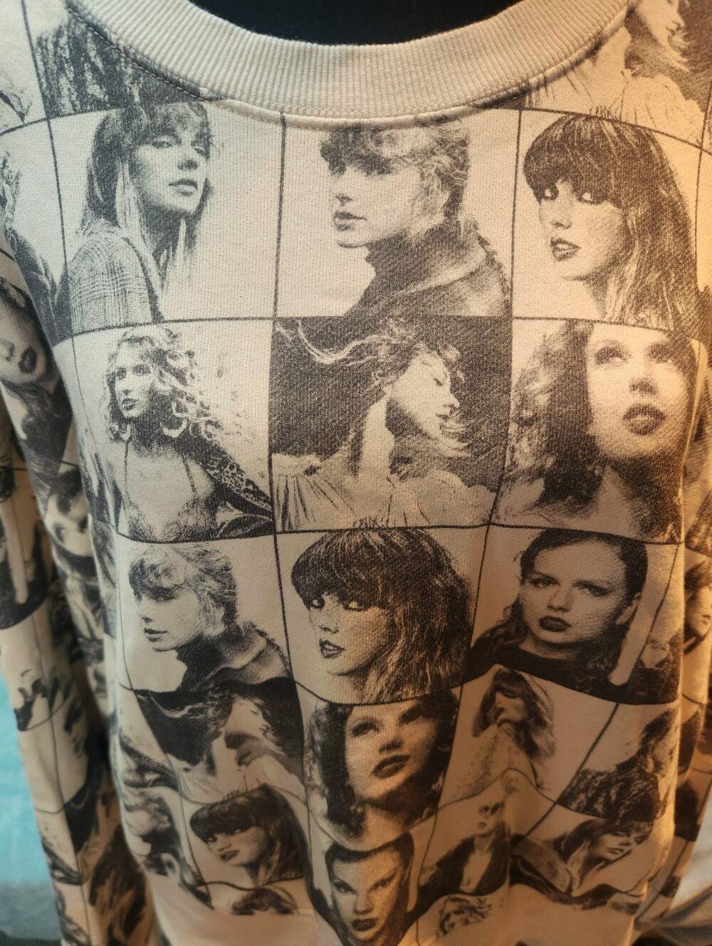 Taylor Swift Eras Tours Official Crewneck Sweatshirt - Black & Cream Large Good! - Picture 6 of 13